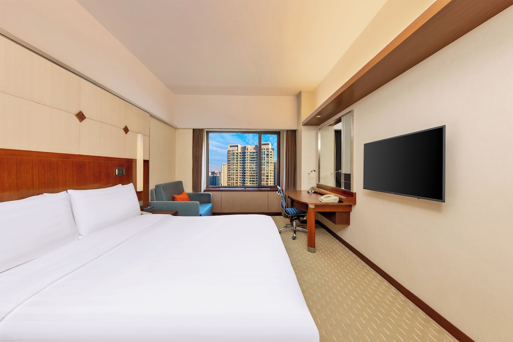 Horizon, Club, King Bed, City View
