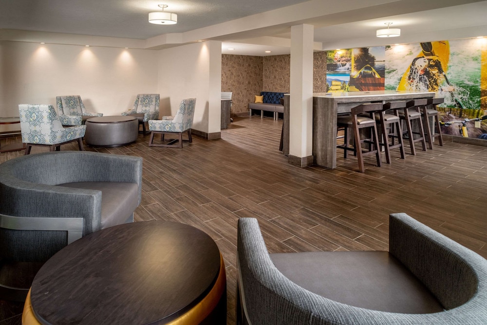 Clarion Pointe Beckley, WV 33/55