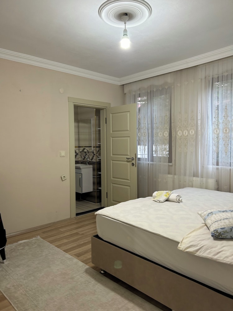 Room, Apartment, King Bed, 1 Queen and 1 Single Bed