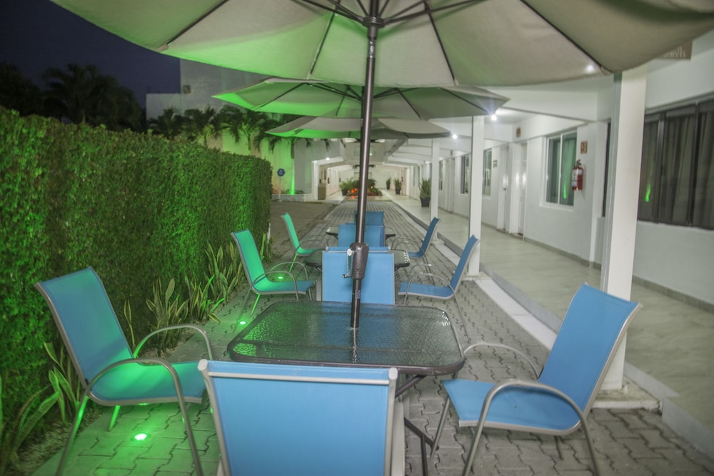 Hotel Casa Blanca 37/50