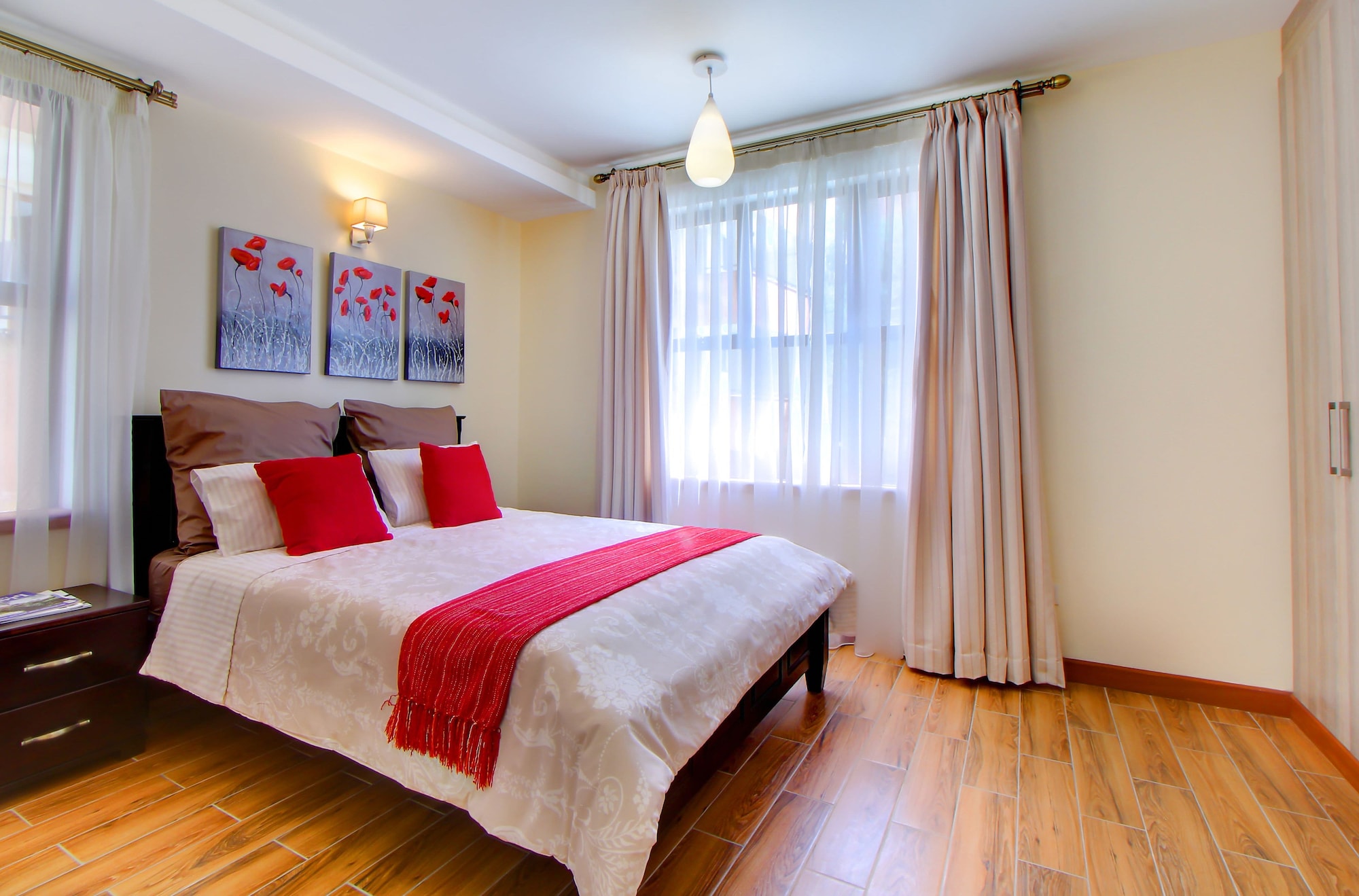 2 BEDROOMS, PREMIER