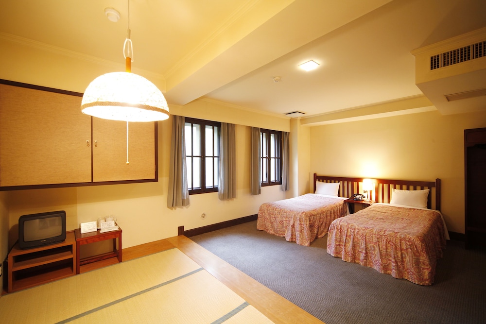 JAPANESE WESTERN, 2 FUTON BEDS