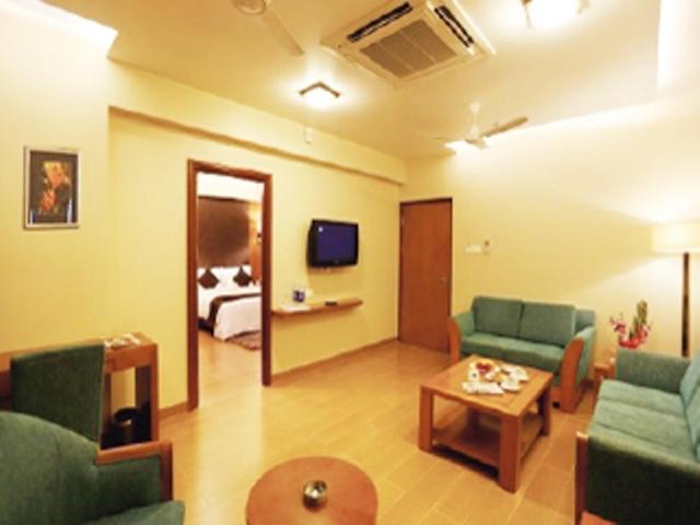 HOTEL BRIJWASI LANDS INN 38/55
