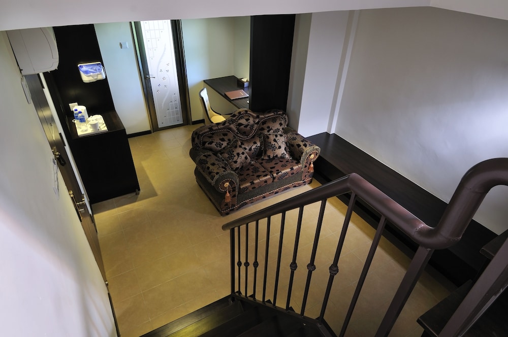 ERNES Hotel 12/25