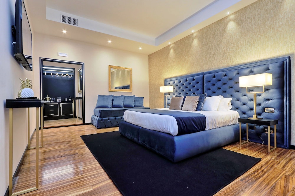 Spanish Diamond Luxury Suites & Jacuzzi 16/39