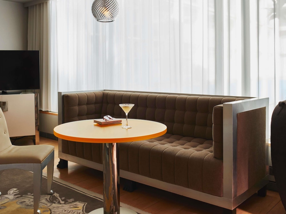 Sanderson London 26/47