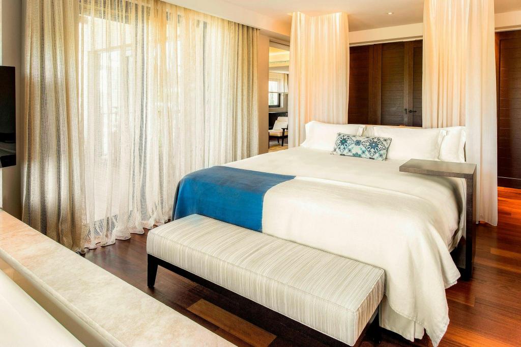 1 Bedroom, Grand, Infinity, Premium, Suite, King Bed, Beach Front, Sofa, Private Pool
