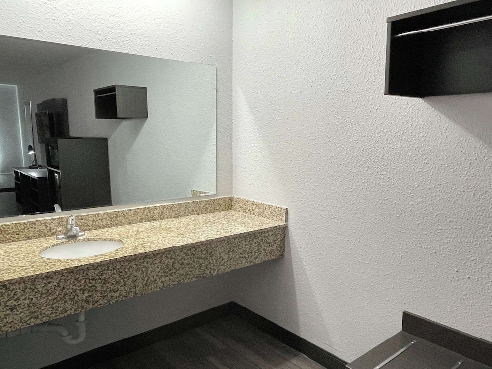 Motel6 West Columbia, SC - Airport 24/24