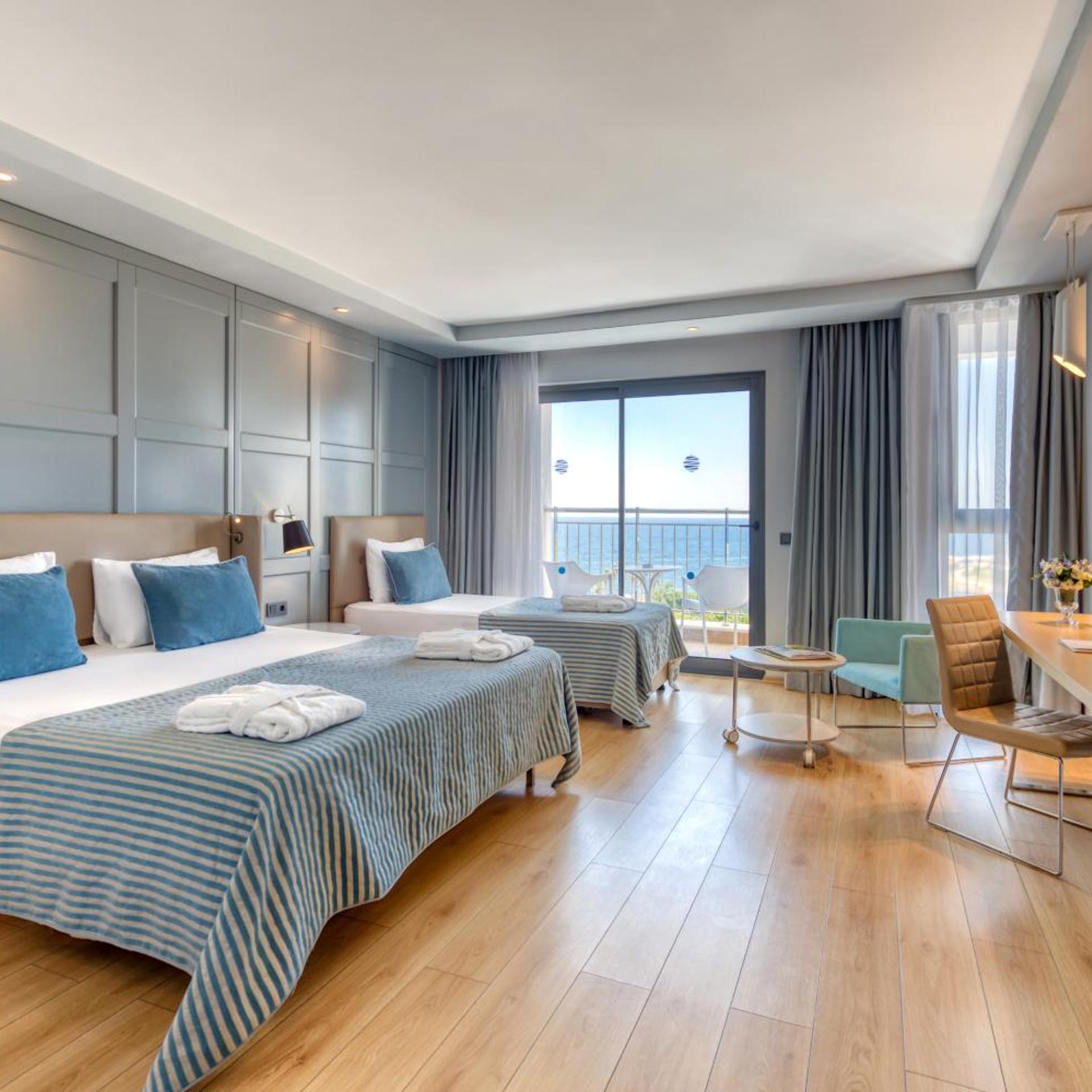 Room, Triple, Land View