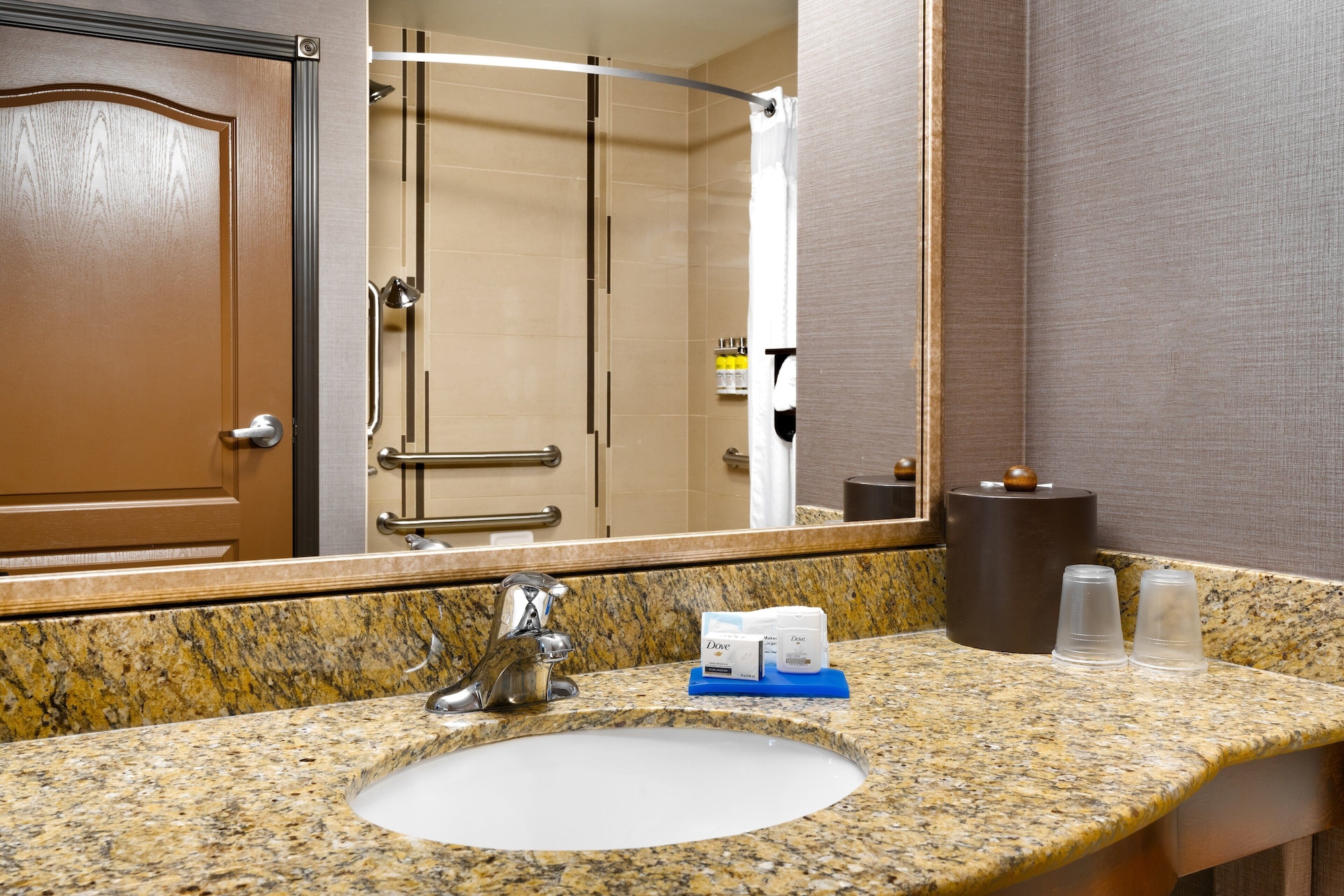 غرفة قياسية بسرير كينج لذوي الإعاقة، Holiday Inn Express And Suites Billings 2/3