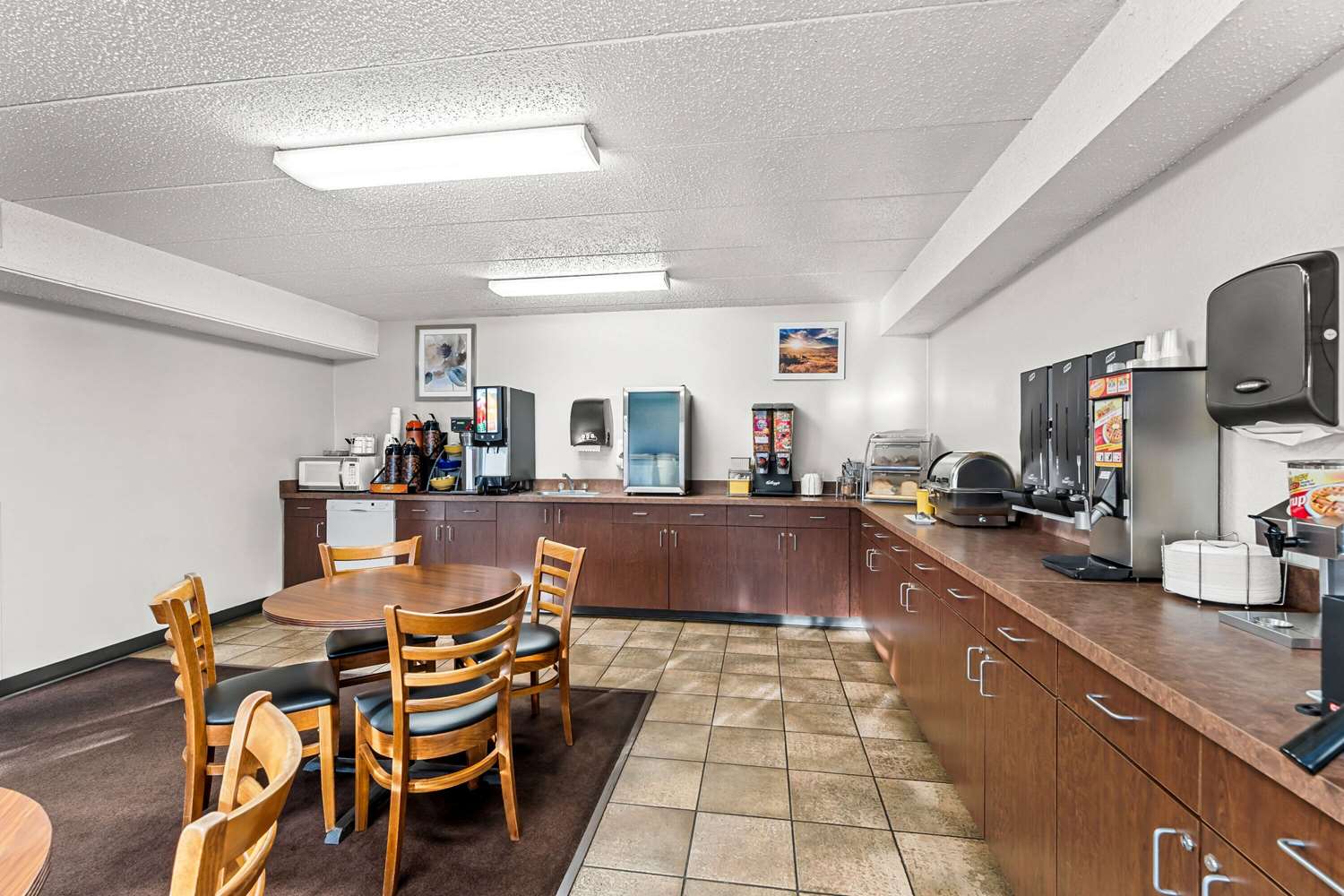 Days Inn by Wyndham Sioux Falls Empire 25/29