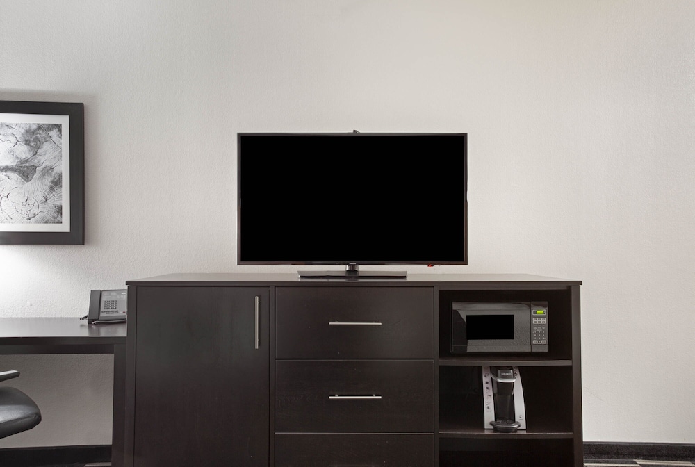 La Quinta Inn & Suites by Wyndham Norwich-Plainfield-Casino 28/33