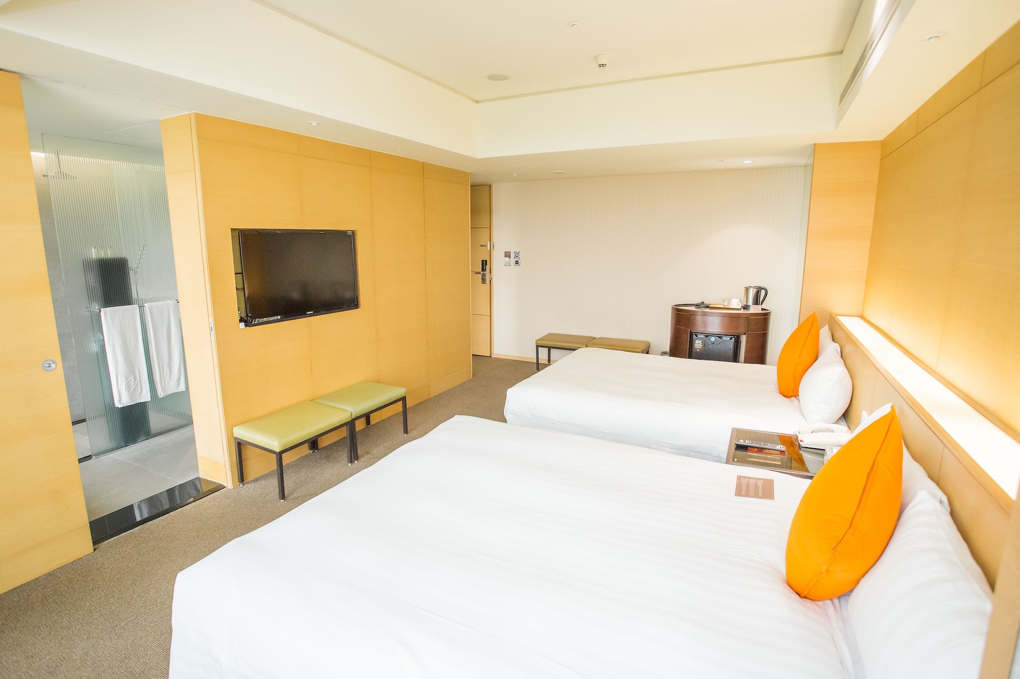 DELUXE, TWIN BEDS