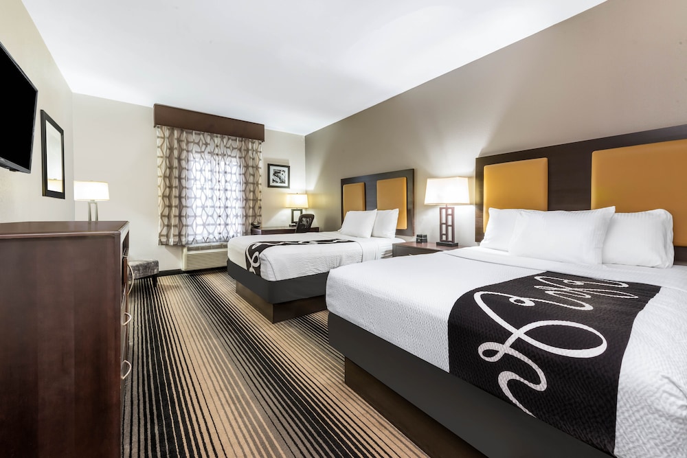 La Quinta Inn & Suites by Wyndham Orange 18/56