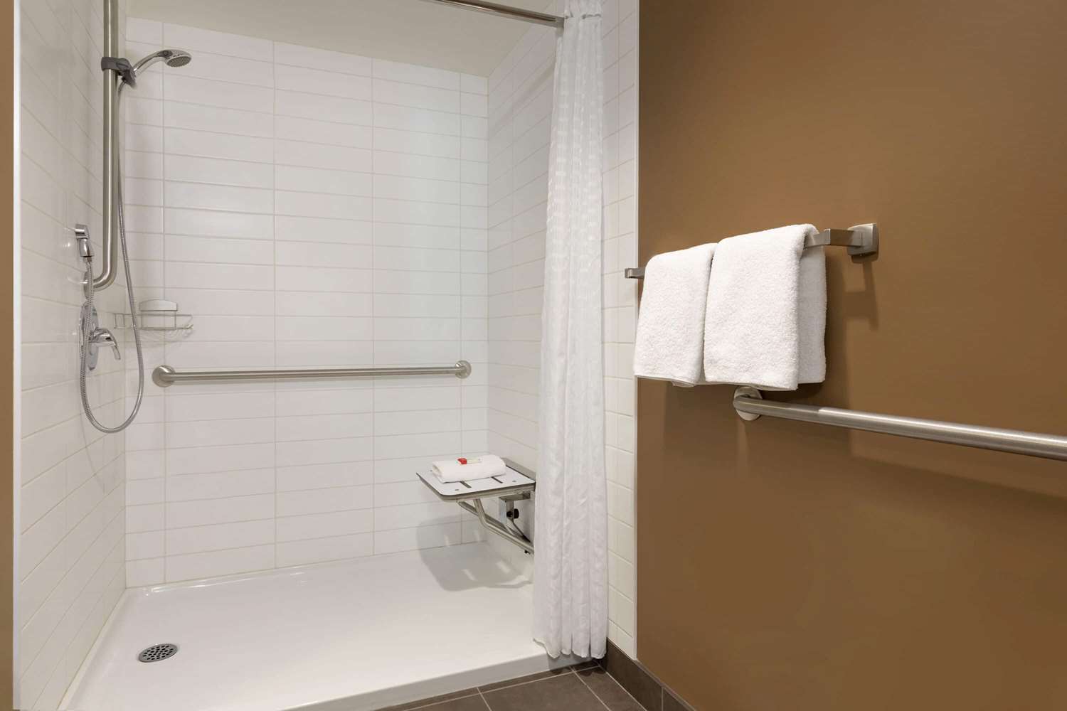 Microtel Inn Suites By Wyndham Weyburn 27/27