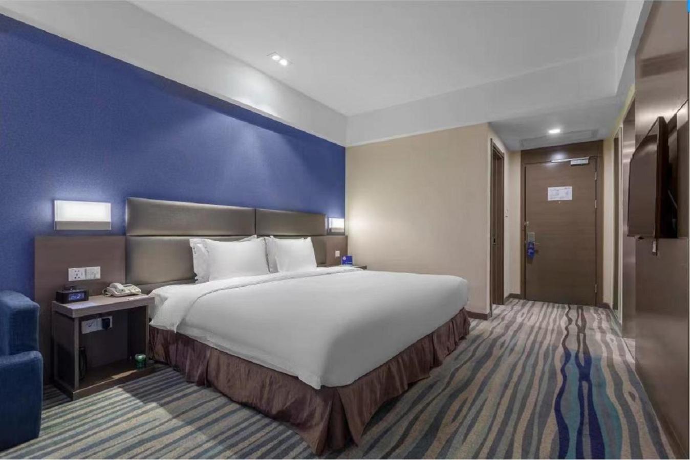 Suite, King Bed, Atrium View, No Window، Holiday Inn Express SHENYANG NORTH STATION 2/5