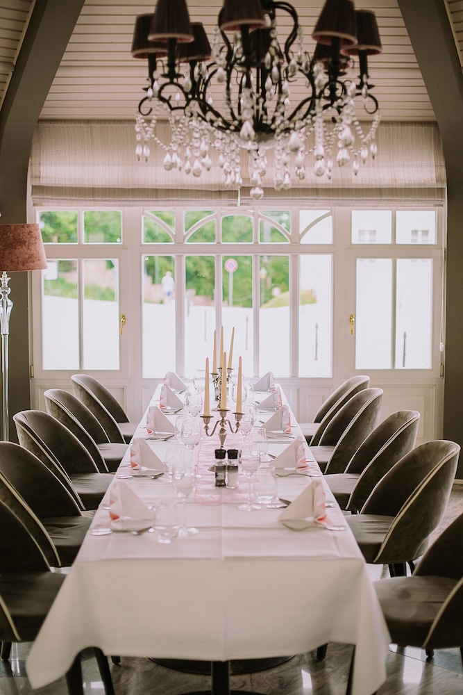 Van Der Valk Schlosshotel Grosser Gasthof 49/59