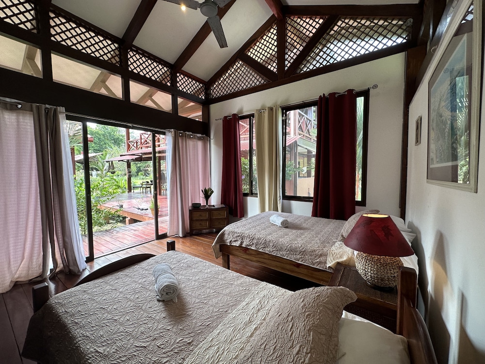 KENAKI LODGE 16/50