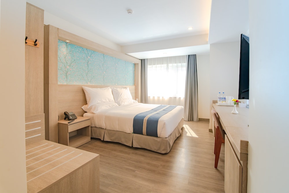 Mila Hotel 36/86