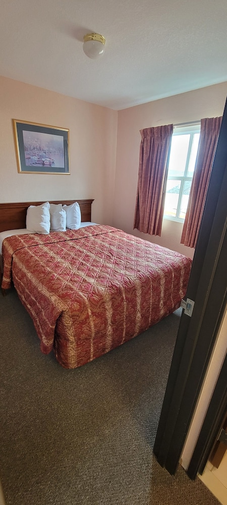 STANDARD, QUEEN BED