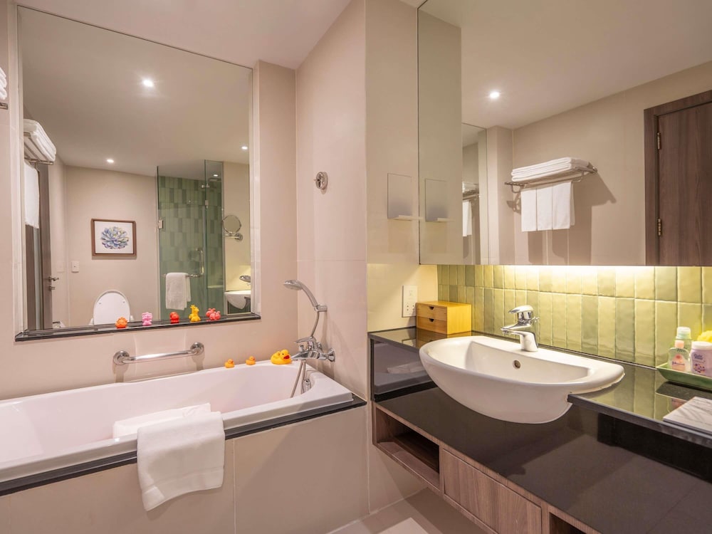 Novotel Living Bangkok Sukhumvit Legacy 77/77