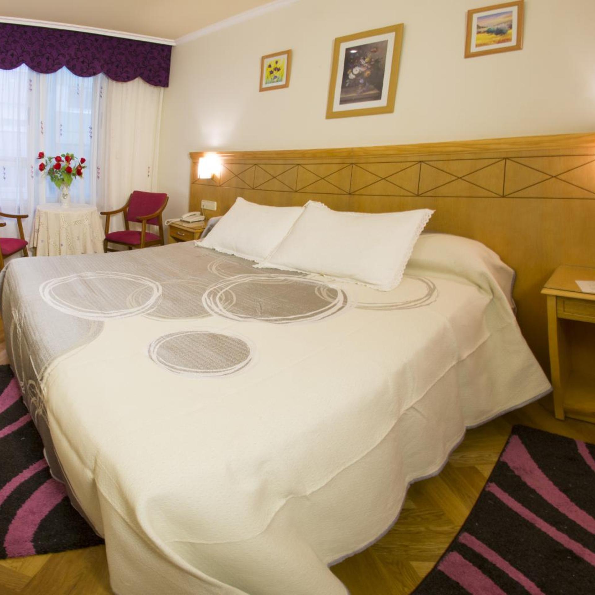 Room, Double Bed, Hot Tub
