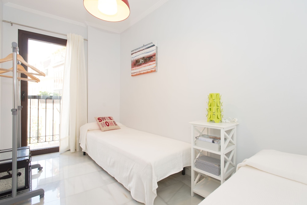 The Zentral Suites & Apartments 38/75