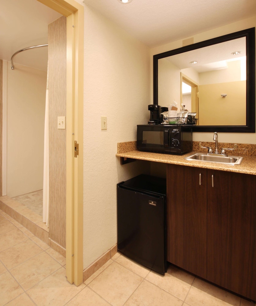 Hampton Inn Champaign/Urbana 15/63