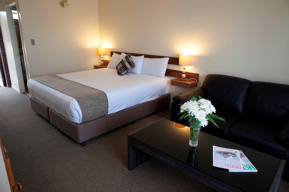 LONGREACH MOTOR INN 13/38