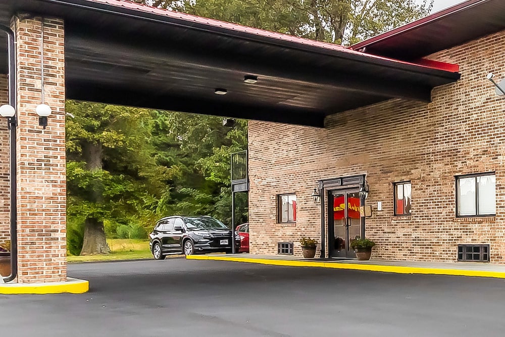Econo Lodge Martin 16/29