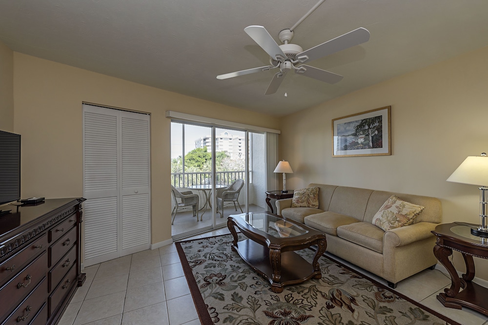 Marco Beach Vacation Suites 32/73
