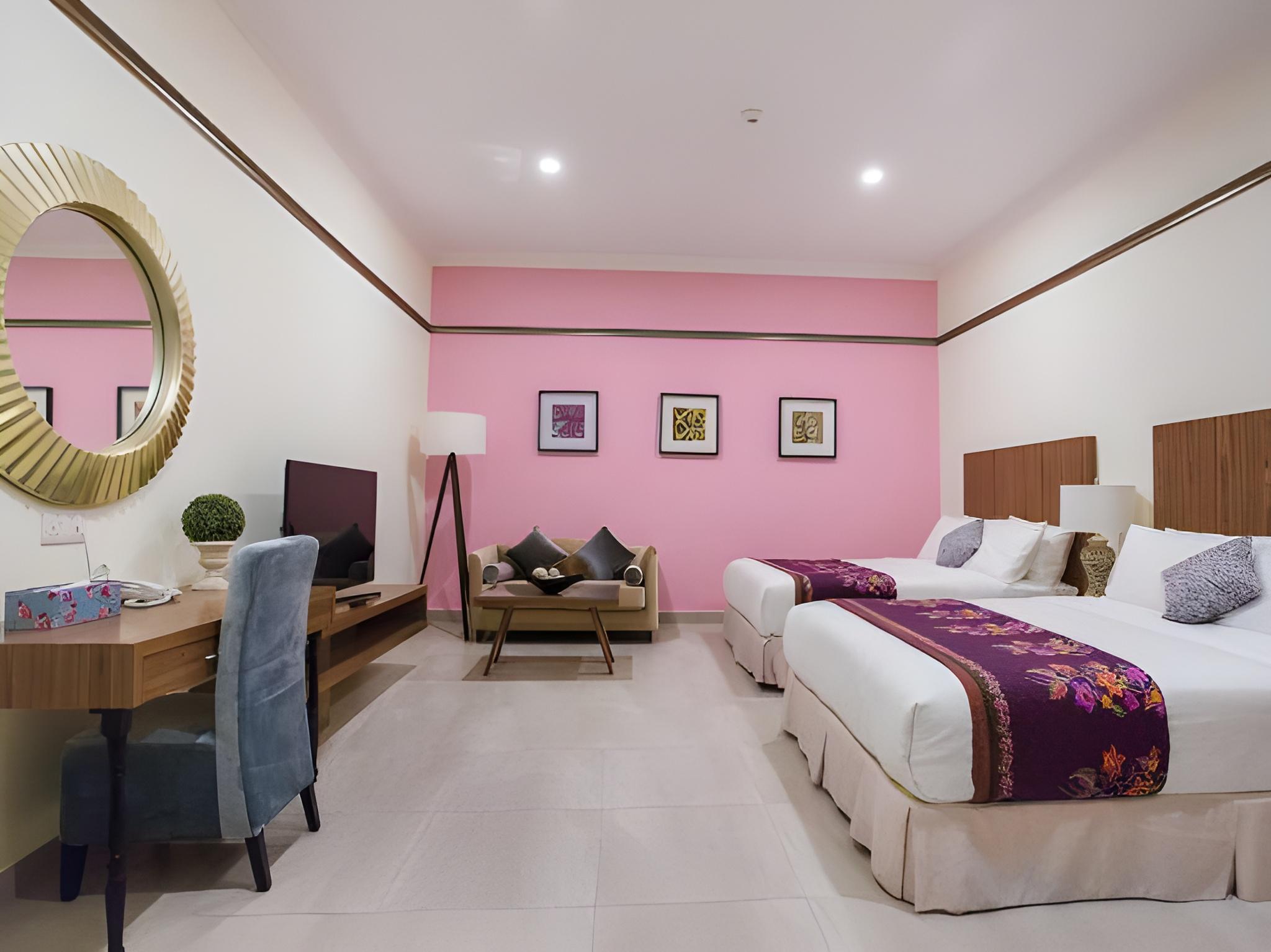 Family Suite, 2 Queen Beds, No Window