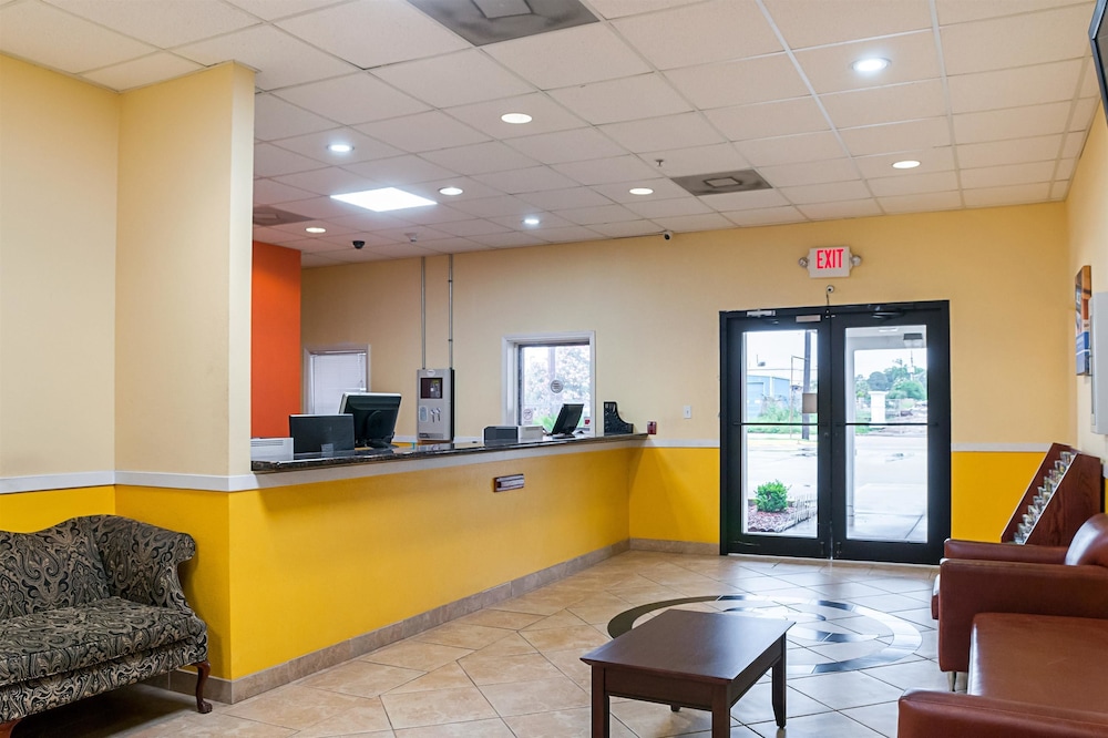 Lobby at Motel6 New Orleans, LA - Near Downtown, NEW ORLEANS - LA