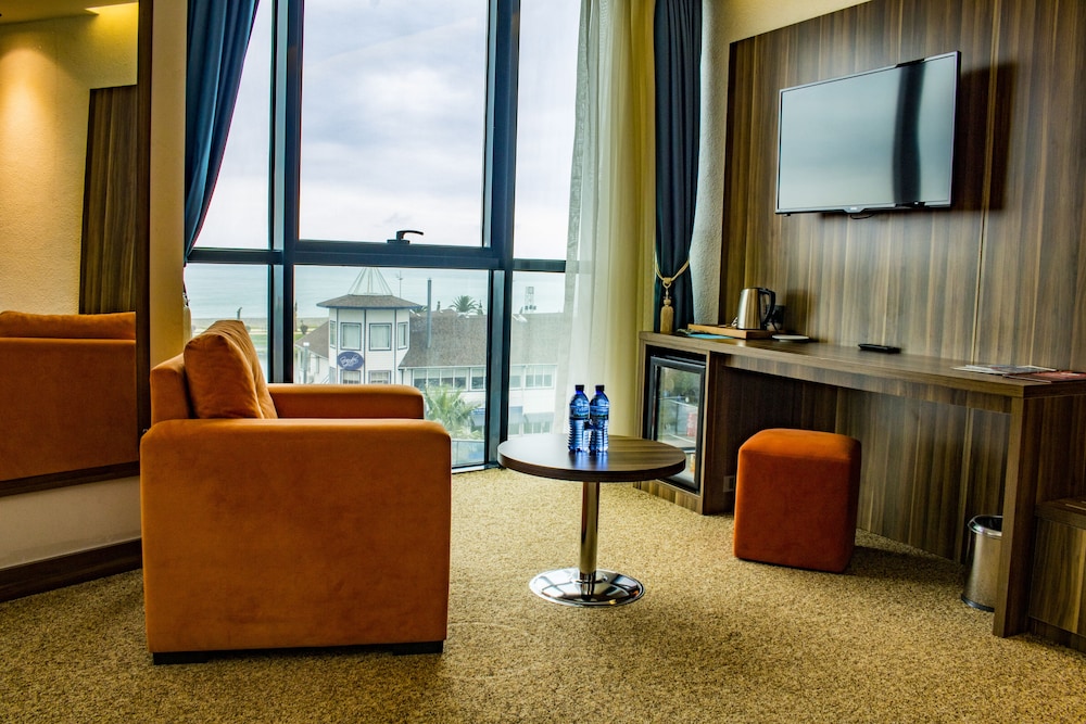 Sky Tower Hotel 60/68