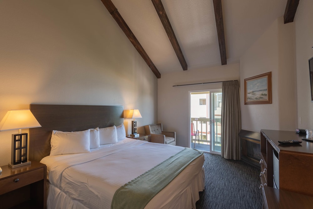 Cannery Row Inn 34/69