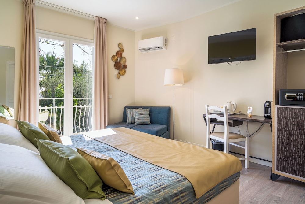 SUPERIOR, DOUBLE OR TWIN BED, SEA VIEW