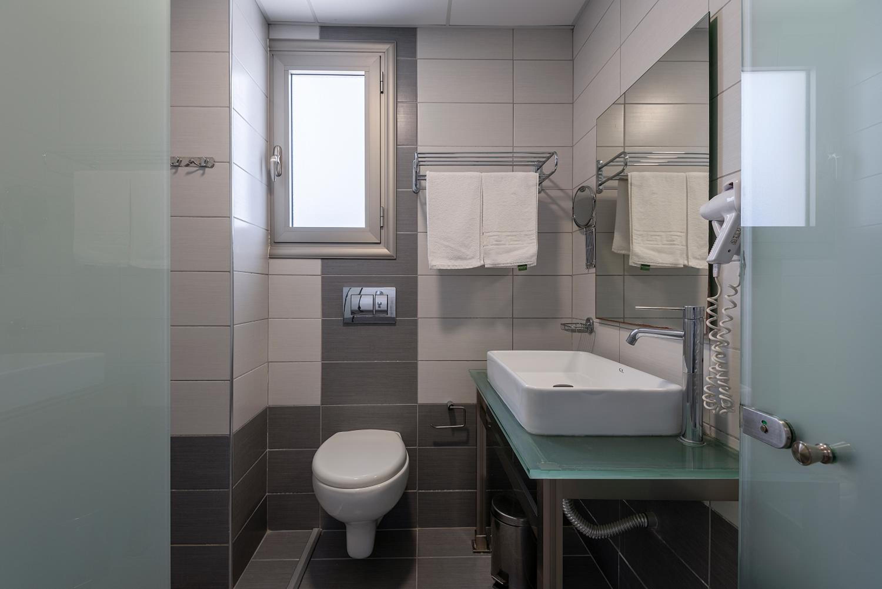 Royal Bay Suites 63/63