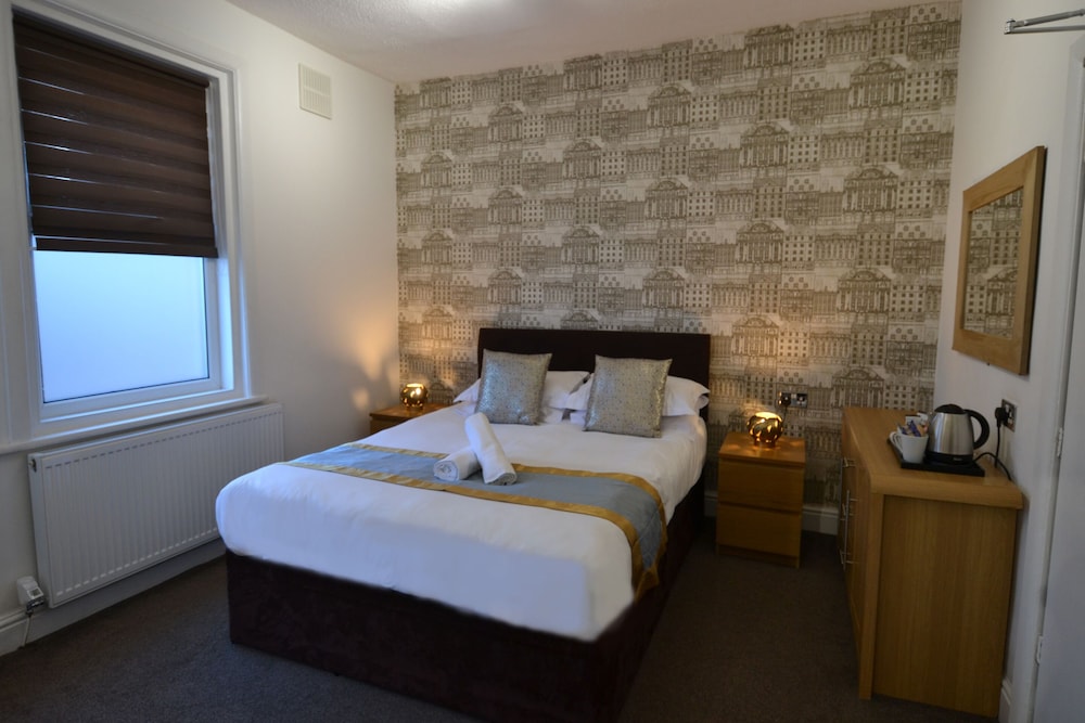 Hotel 33 18/50