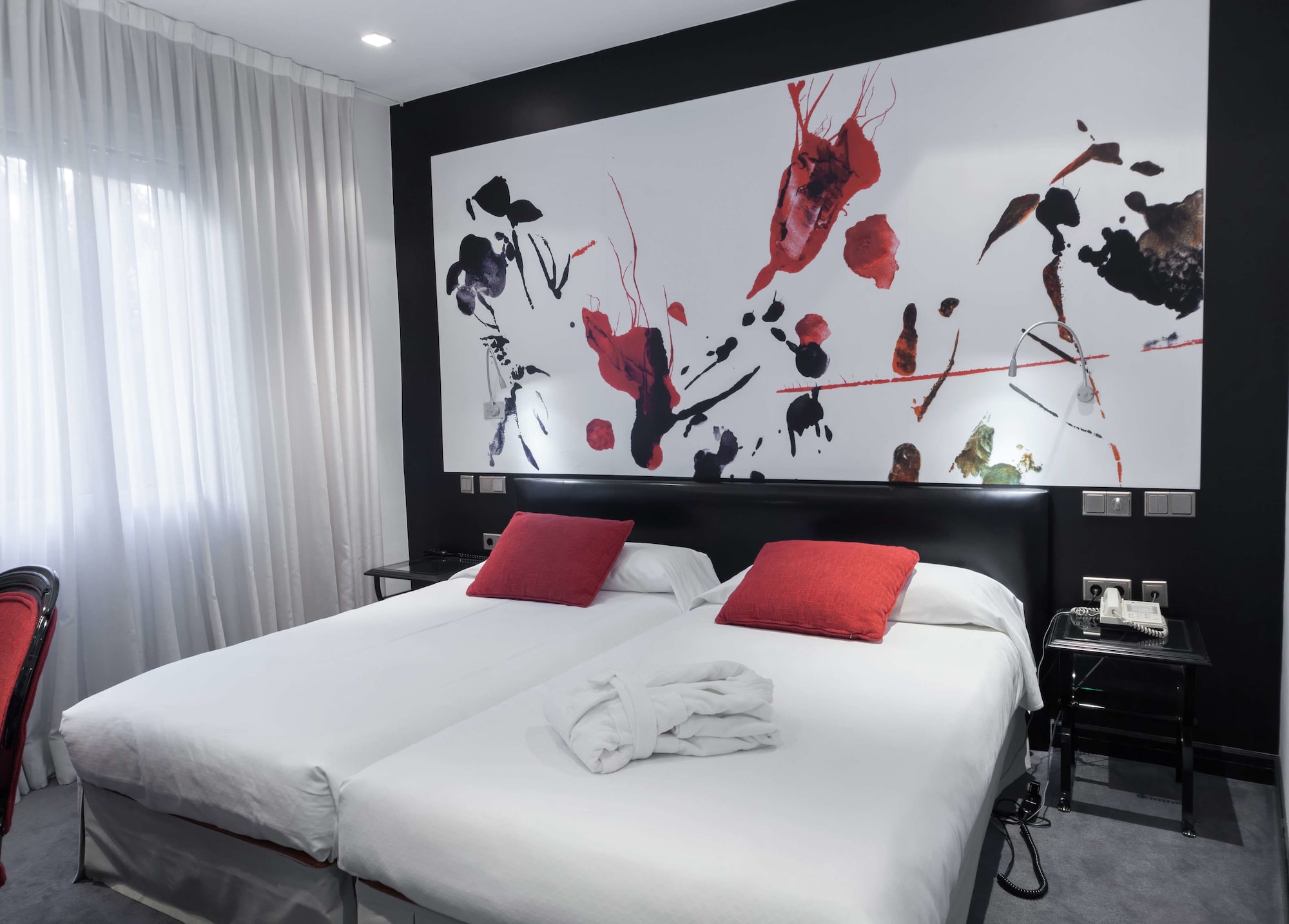 STANDARD, DOUBLE OR TWIN BED