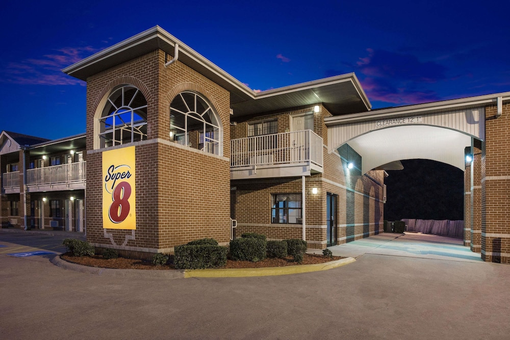 Super 8 By Wyndham Cabot 2/24