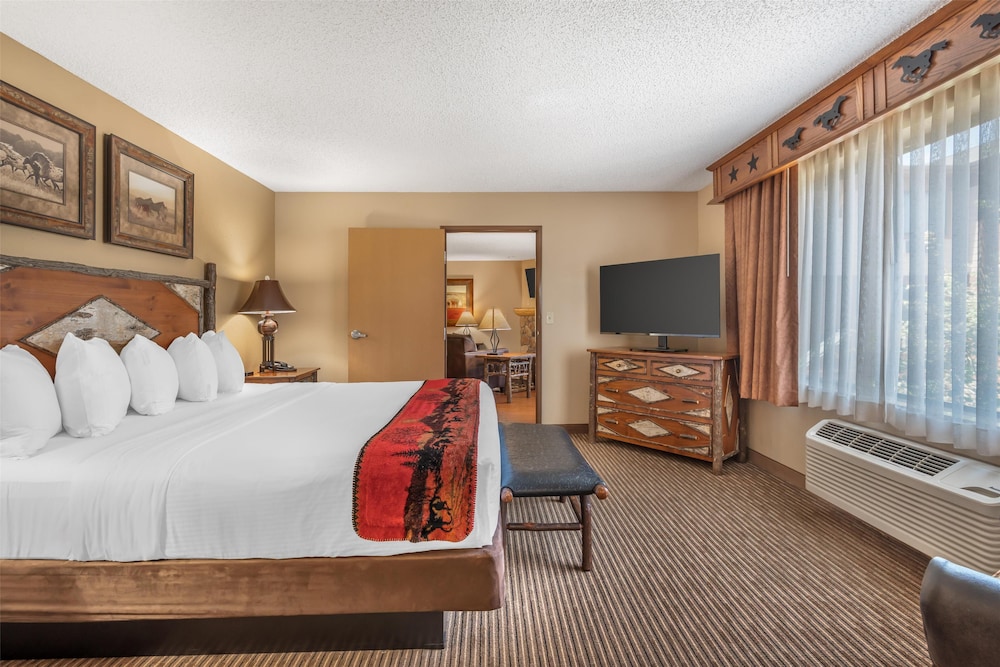 Moon Over Montana, Suite, King Bed, Jetted Tub