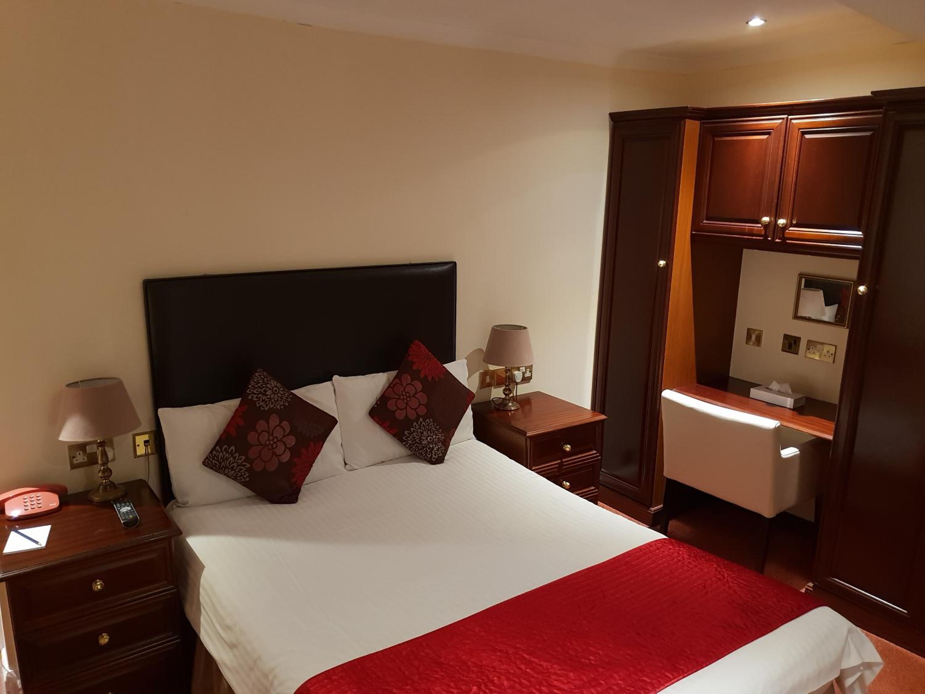 Ascot Hotel 19/50