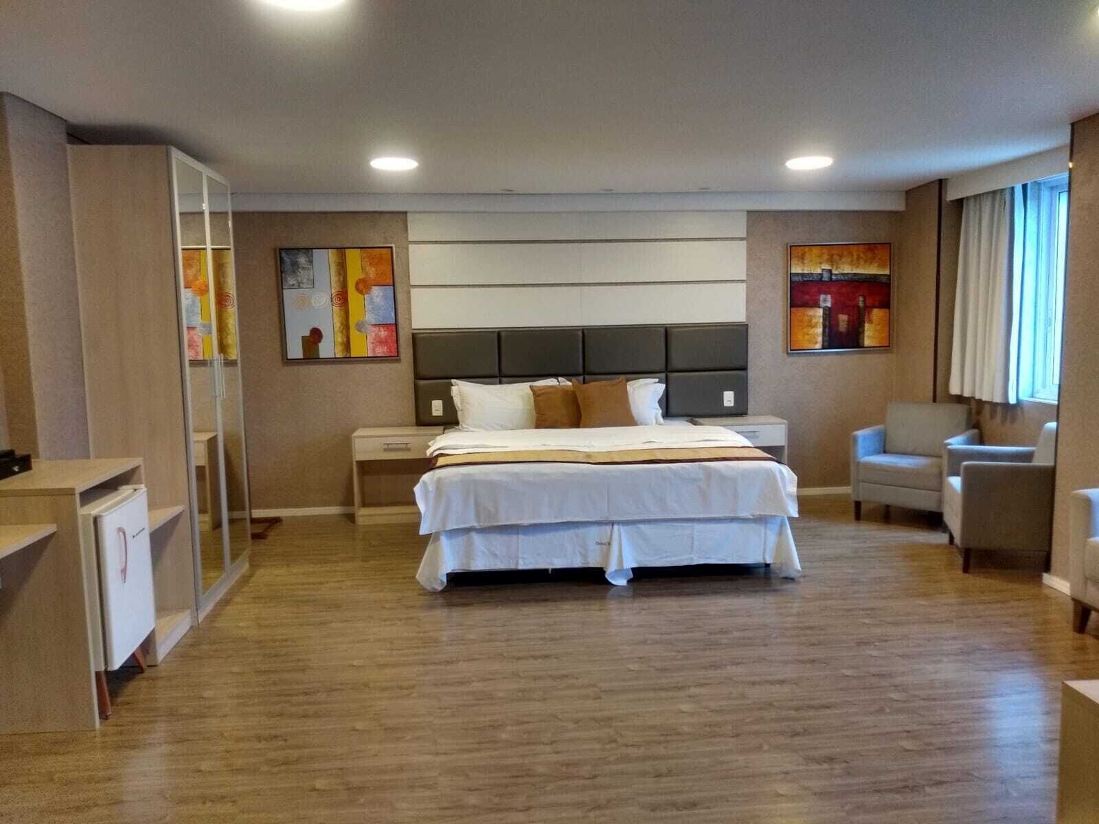 MASTER, SUITE
