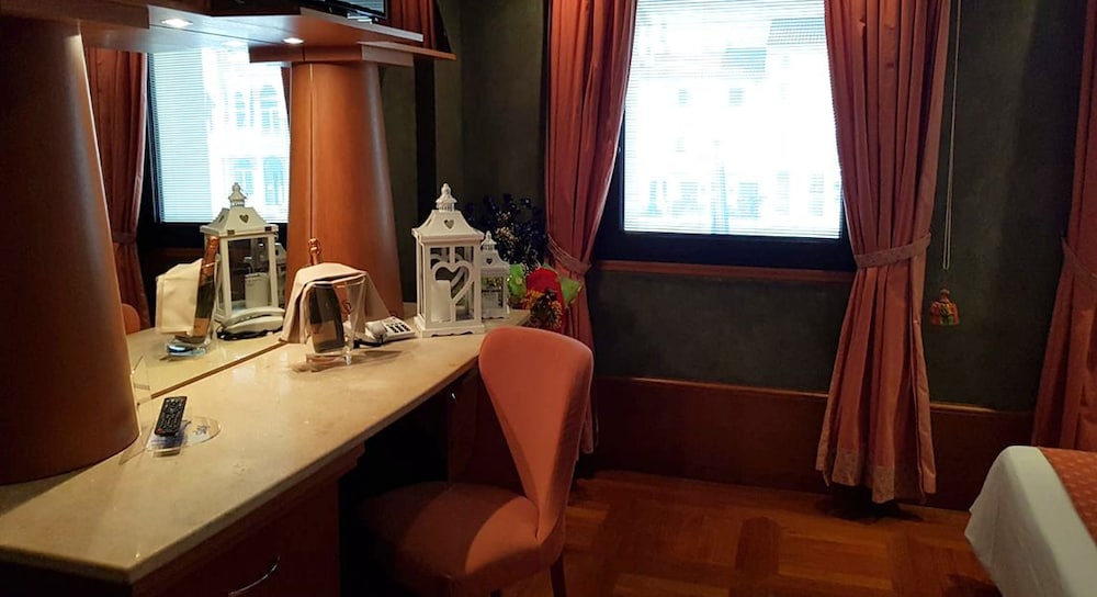 HR Hotel 23/28