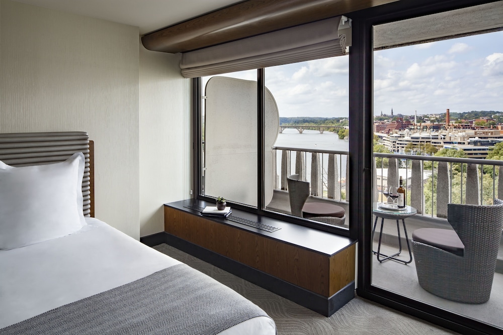 The Watergate Hotel 16/49