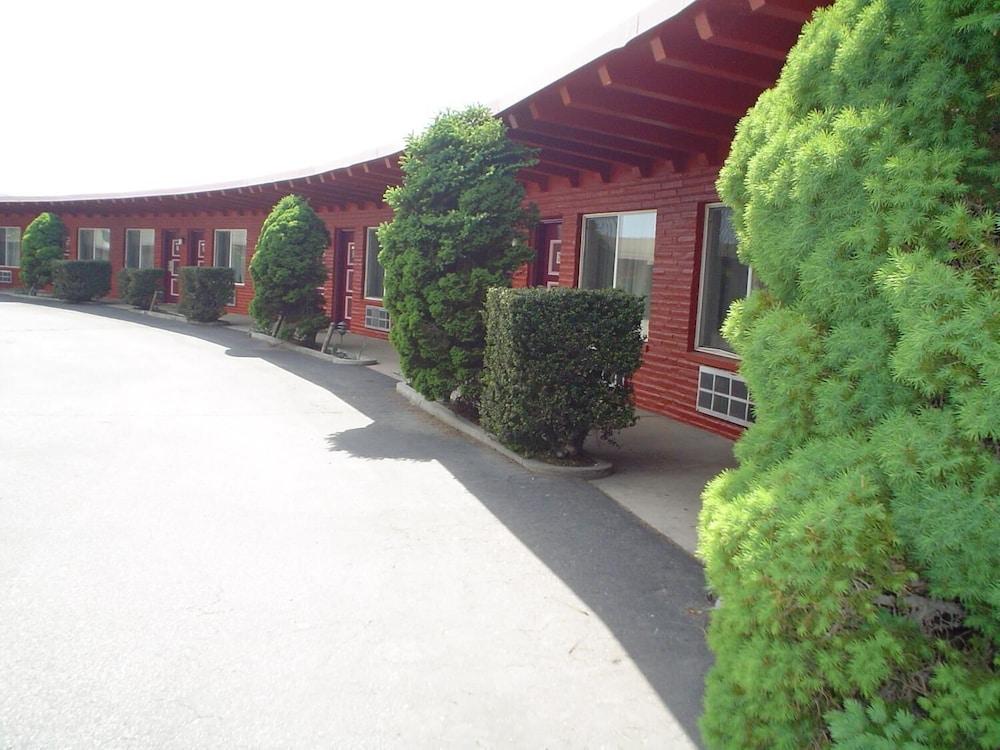 Avenue Motel 25/28