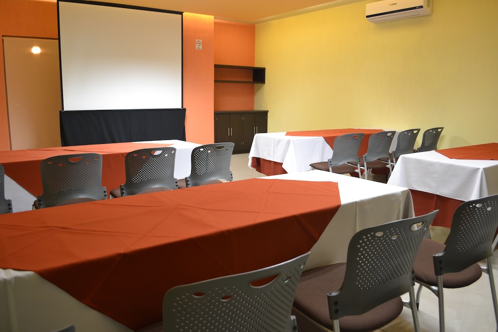 Hostalia Hotel Expo And Business Class 50/60