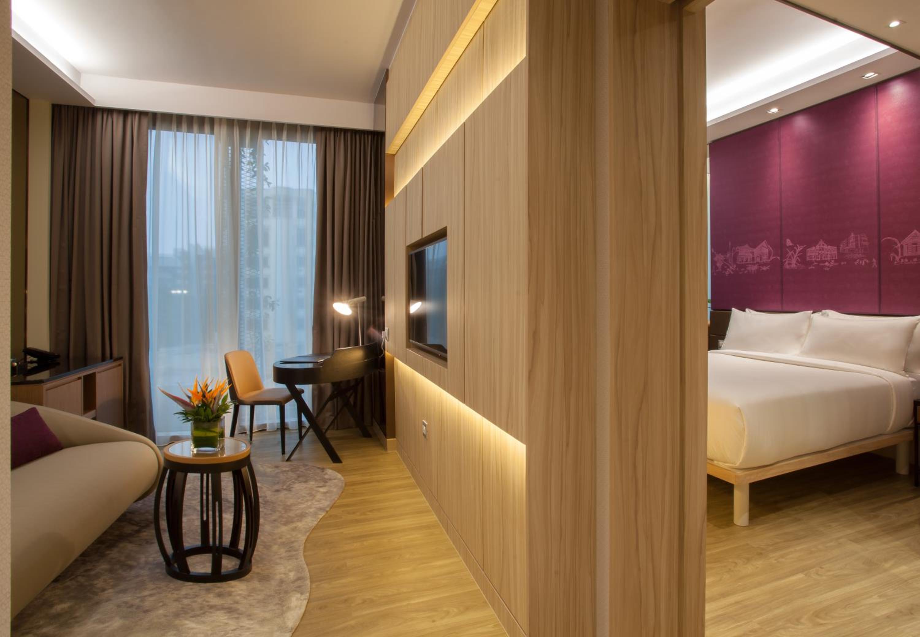 جناح بريفيليج بسرير كينج مع دخول الصالة، Mercure Singapore On Stevens 5/8