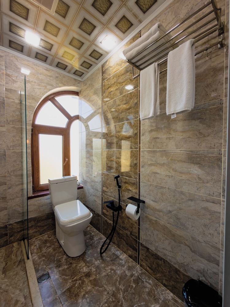 Dastan Baku Hotel 38/40