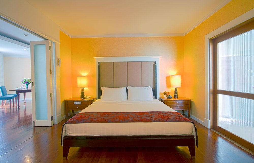 Long Beach Garden Hotel Pavilions 11/50
